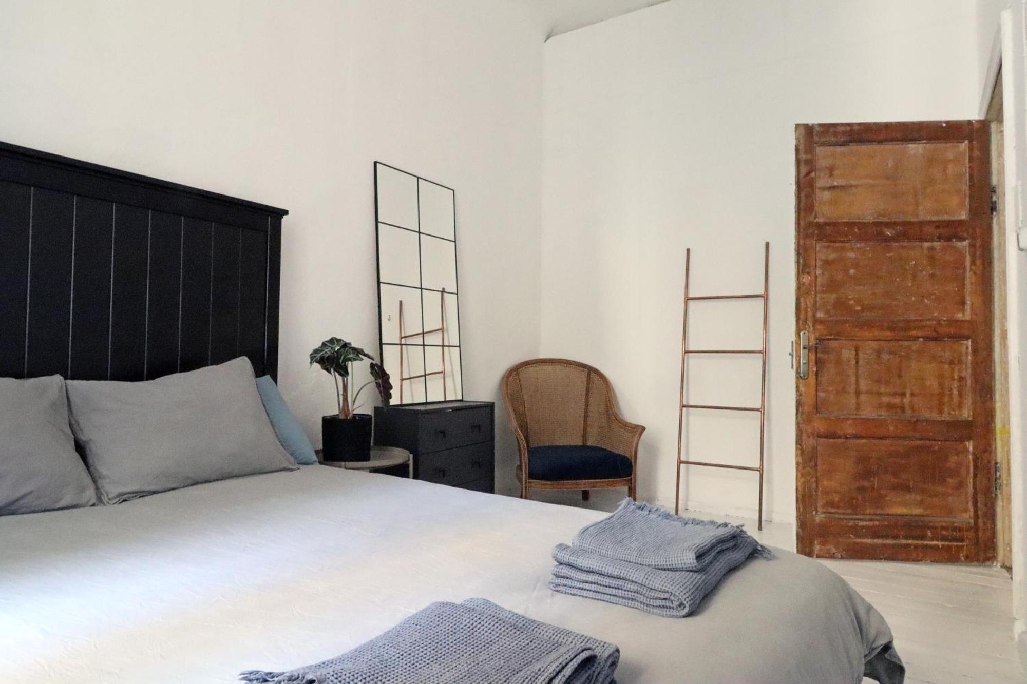 Spacious 3 In Art Nouveau District Leilighet